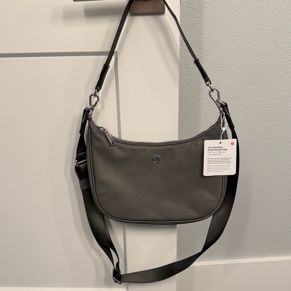 NWT Lululemon city essentials Shoulder Bag